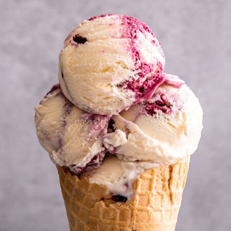 Lakes Ice Cream, Blackcurrant and Cream 1L Tub