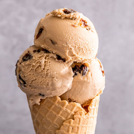 Lakes Ice Cream, Rum and Raisin 1L Tub